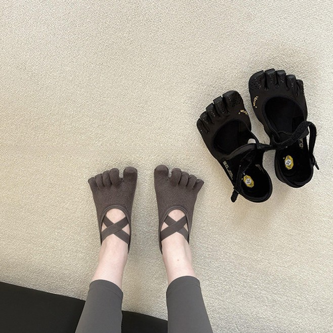 ถุงเท้าโยคะแบบไขว้สำหรับผู้หญิ - Pilates Yoga Grip Socks บทวิจารณ์และราคา