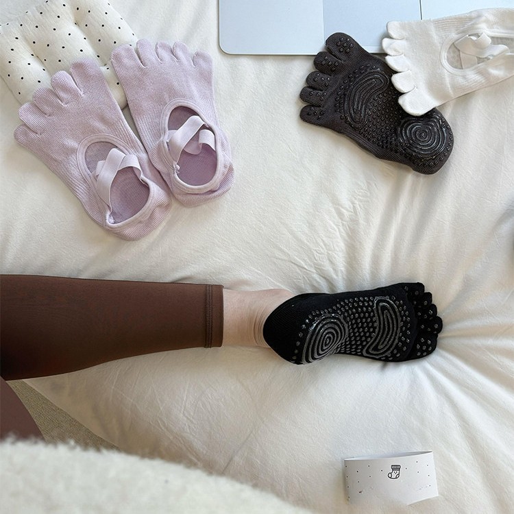 ถุงเท้าโยคะแบบไขว้สำหรับผู้หญิ - Pilates Yoga Grip Socks บทวิจารณ์และราคา